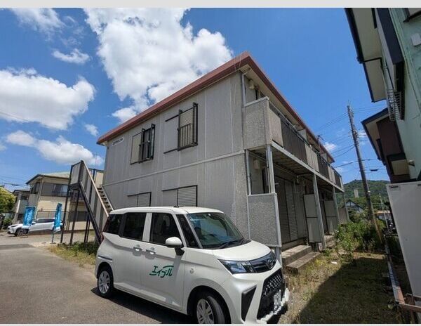 近くのファミリーマート 秦野本町二丁目店まで370m(徒歩5分)