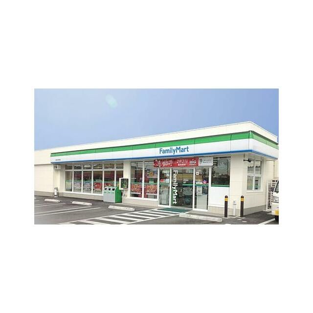 近くのファミリーマート戸塚吉田町店まで638m（徒歩8分）