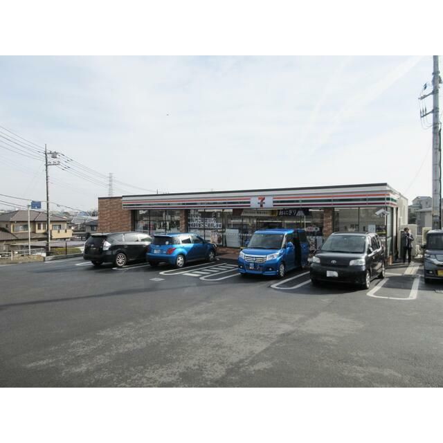 近くのセブンイレブン伊勢原笠窪店まで885m（徒歩12分）