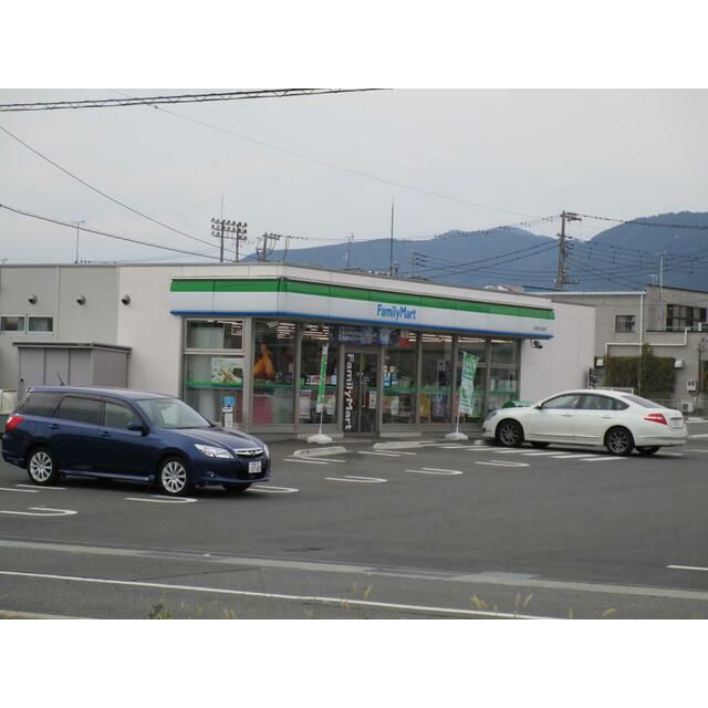 近くのファミリーマート大井町上大井店まで649m（徒歩9分）