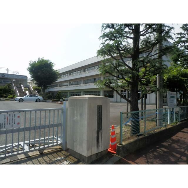 近くの大井町立大井小学校まで869m（徒歩11分）