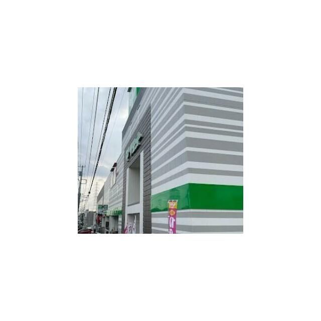 近くのサミットストア踊場駅前店まで600m（徒歩8分）