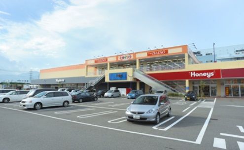 近くのアクロスプラザ厚木インターまで731m(徒歩10分)