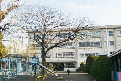 近くの茅ヶ崎市立小出小学校まで639m（徒歩8分）