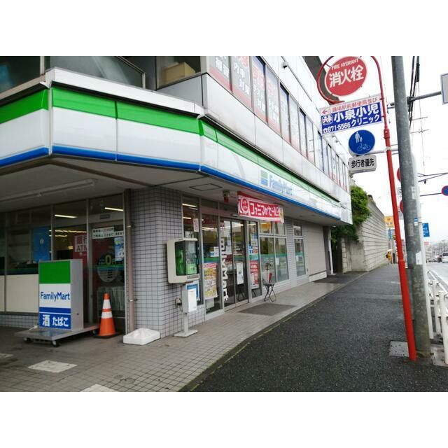 近くのファミリーマートいずみ踊場駅前店まで807m（徒歩11分）