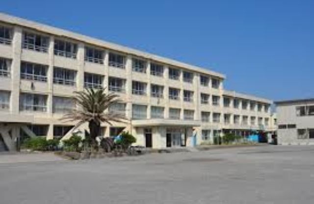 近くの藤沢市立鵠南小学校まで929m(徒歩12分)