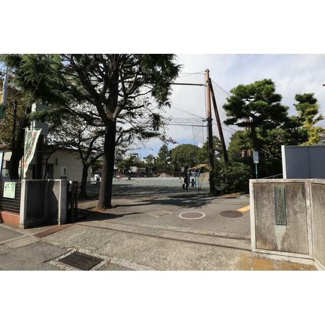 近くの藤沢市立藤沢小学校まで454m（徒歩6分）