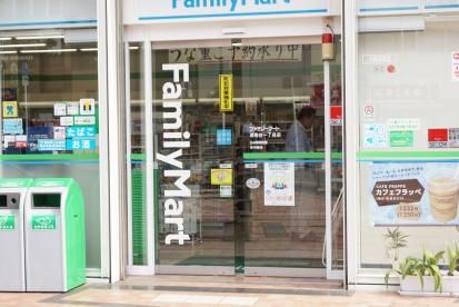 近くのファミリーマート 湘南台一丁目店まで306m（徒歩4分）