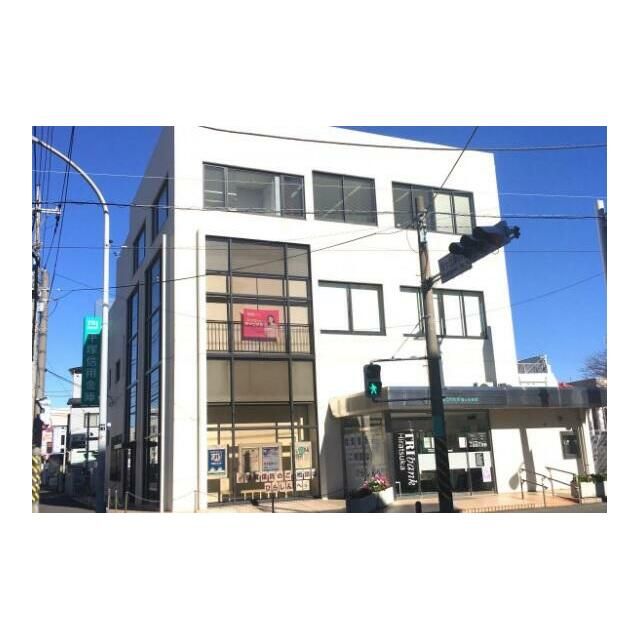 近くの平塚信用金庫桜ヶ丘支店まで285m(徒歩4分)