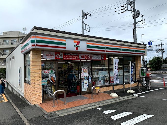近くのセブンイレブン 秦野名古木店まで216m（徒歩3分）