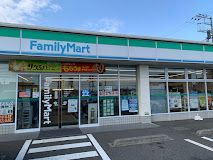 近くのファミリーマート 秦野曽屋店まで612m（徒歩8分）