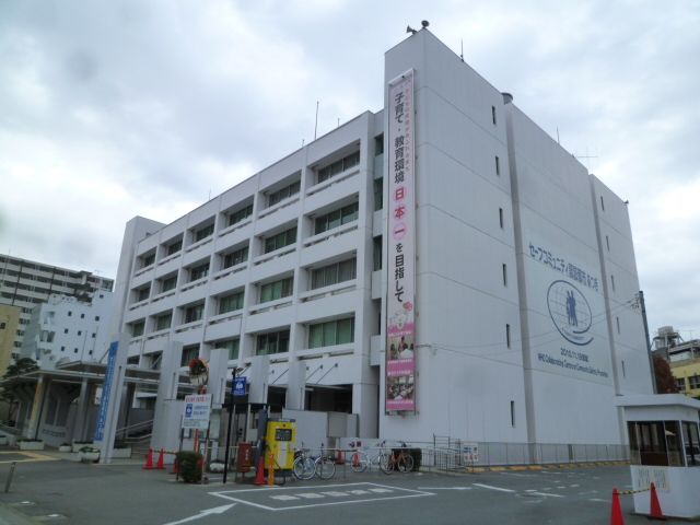 近くの厚木市役所 教育委員会 社会教育部 中央図書館まで450m（徒歩6分）