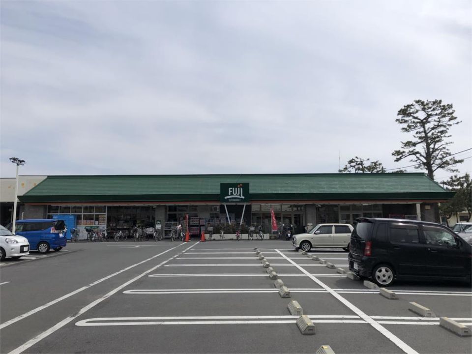 近くのSUPER MARKET FUJI（スーパーマーケットフジ） 鶴嶺店まで383m（徒歩5分）