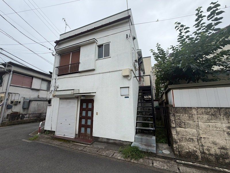 近くのファミリーマート 鶴巻温泉駅前店まで202m(徒歩3分)