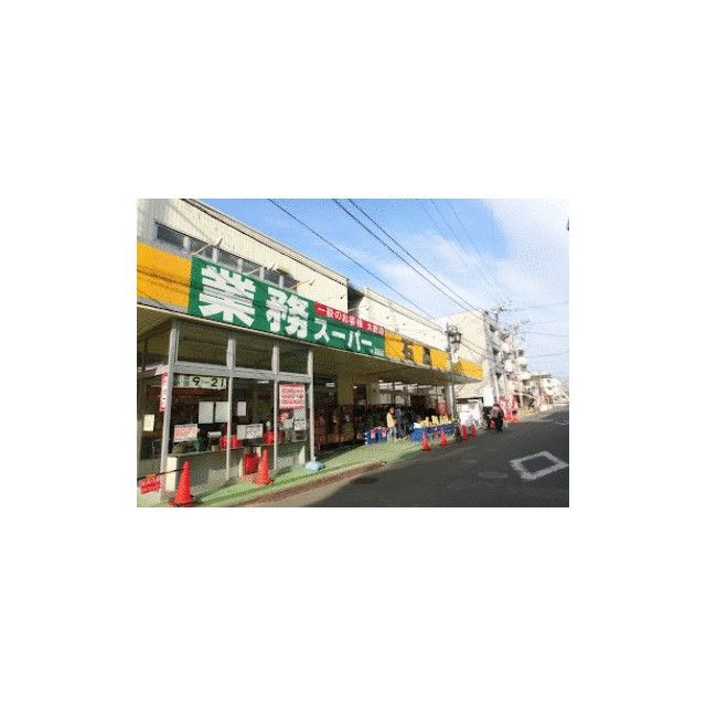 近くのファミリーマート六会日大駅前店まで410m(徒歩6分)