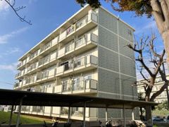 港南台めじろ団地38号棟の外観画像