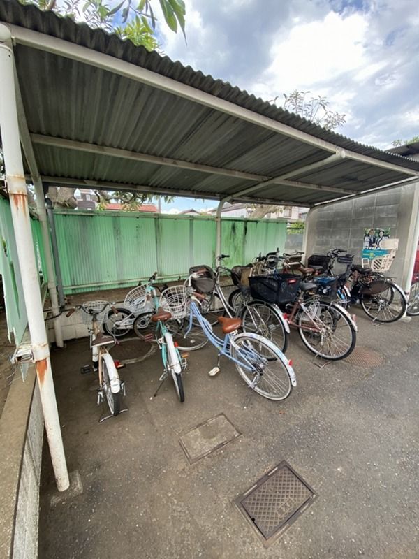 近くの藤沢市立湘南台小学校まで192m（徒歩3分）