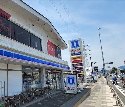 近くのローソン 秦野鈴張町店まで440m(徒歩6分)