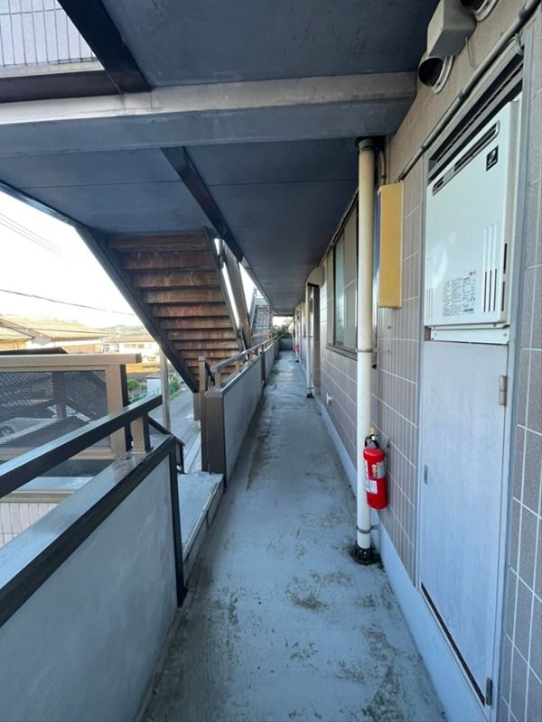 近くのファミリーマート 秦野曽屋店まで528m（徒歩7分）