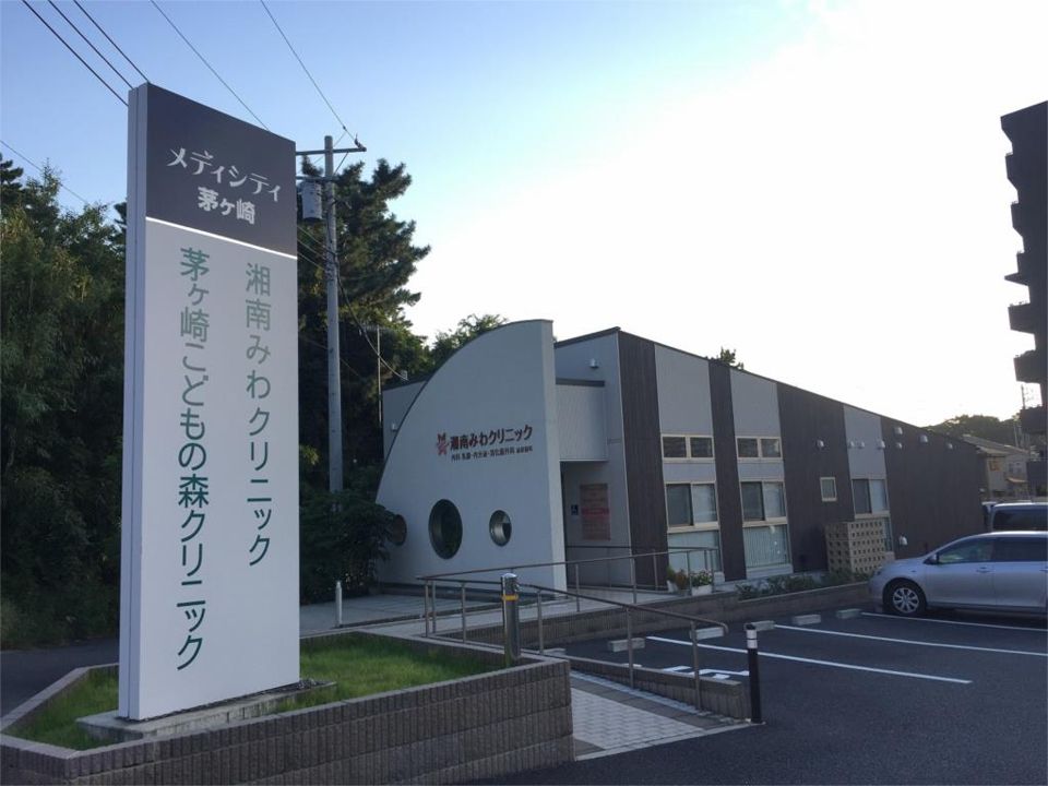 近くのクラウン若松店まで828m（徒歩11分）