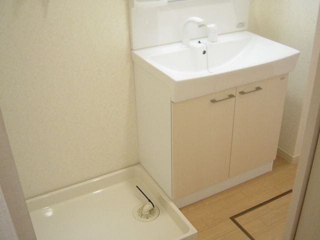 近くの寒川病院まで1,108m（徒歩14分）