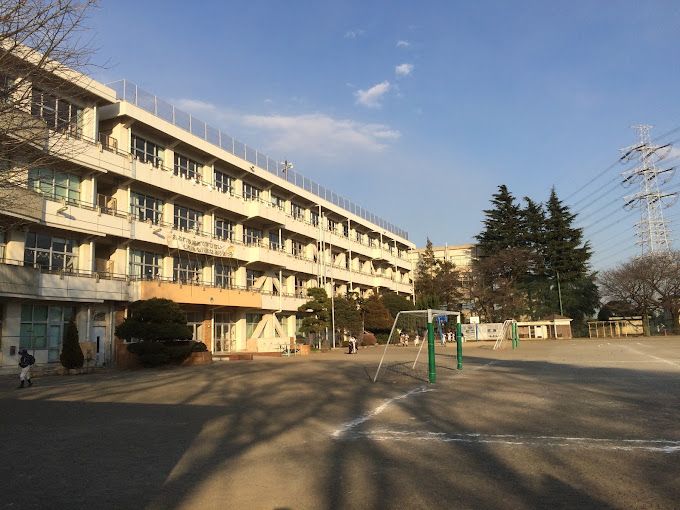近くの海老名市立有馬小学校まで1,197m（徒歩15分）