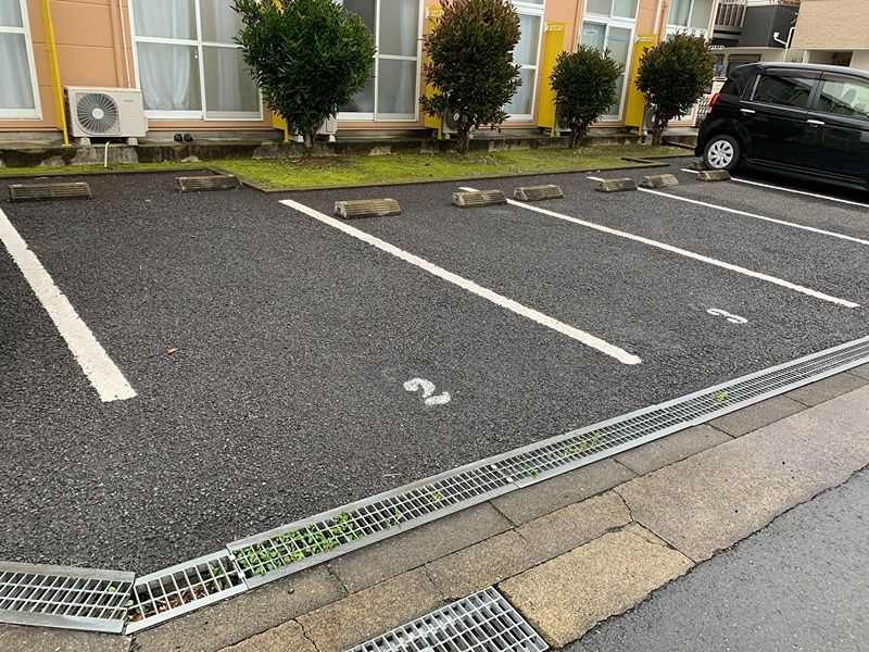 近くの業務スーパー秦野店まで450m（徒歩6分）