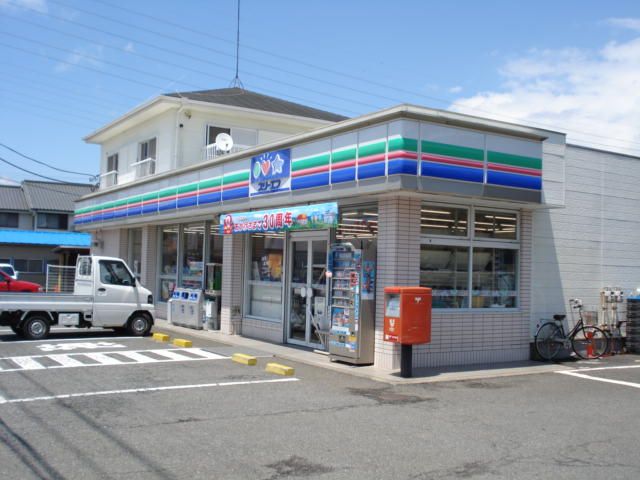 近くのコンビニ スリーエフまで750m(徒歩10分)