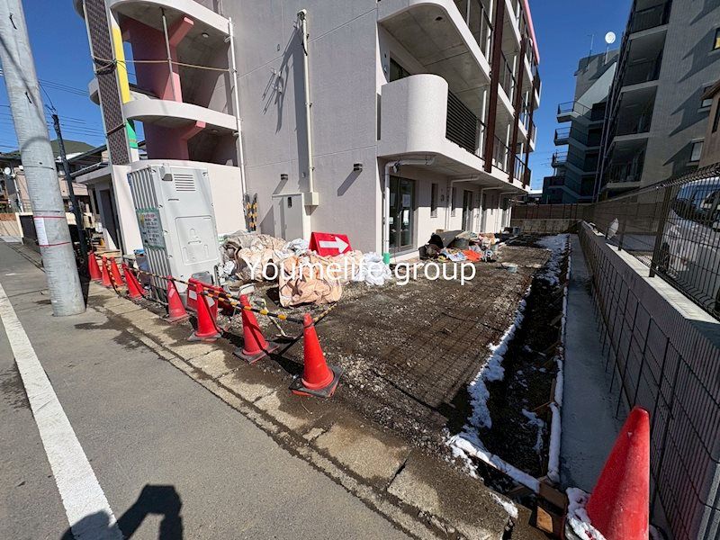 近くのサンドラッグ 伊勢原店まで258m（徒歩4分）