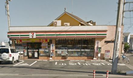 近くのセブンイレブン 南足柄竹松店まで554m（徒歩7分）
