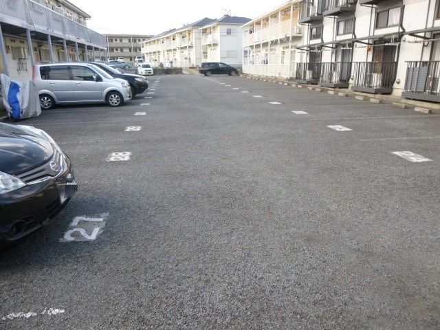 近くのアルズフーズマーケット伊勢原店まで540m（徒歩7分）
