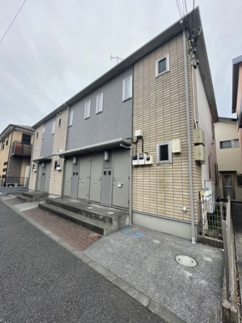 近くのファミリーマート 大和代官二丁目店まで806m（徒歩11分）