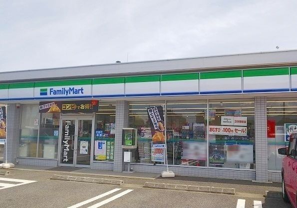 近くのファミリーマートまで280m(徒歩4分)