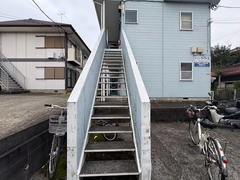 近くの中栄信用金庫鶴巻中央支店まで209m（徒歩3分）