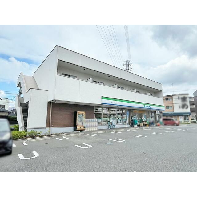 近くのファミリーマート伊勢原高森三丁目店まで714m(徒歩9分)