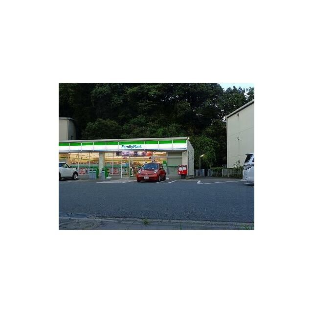 近くのファミリーマート大船谷之前店まで415m（徒歩6分）