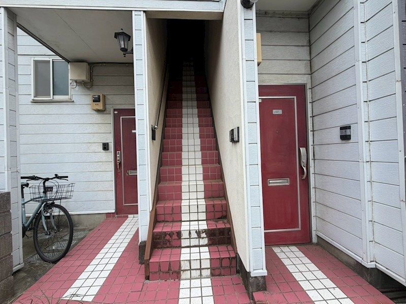 近くのファミリーマート 秦野鶴巻店まで72m（徒歩1分）
