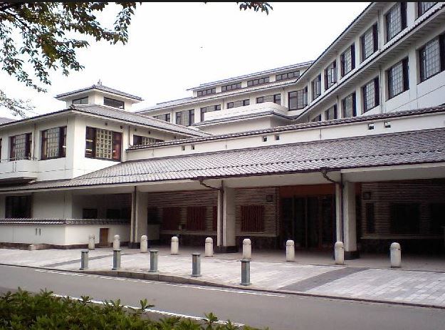 近くの小田原市立三の丸小学校まで489m（徒歩7分）