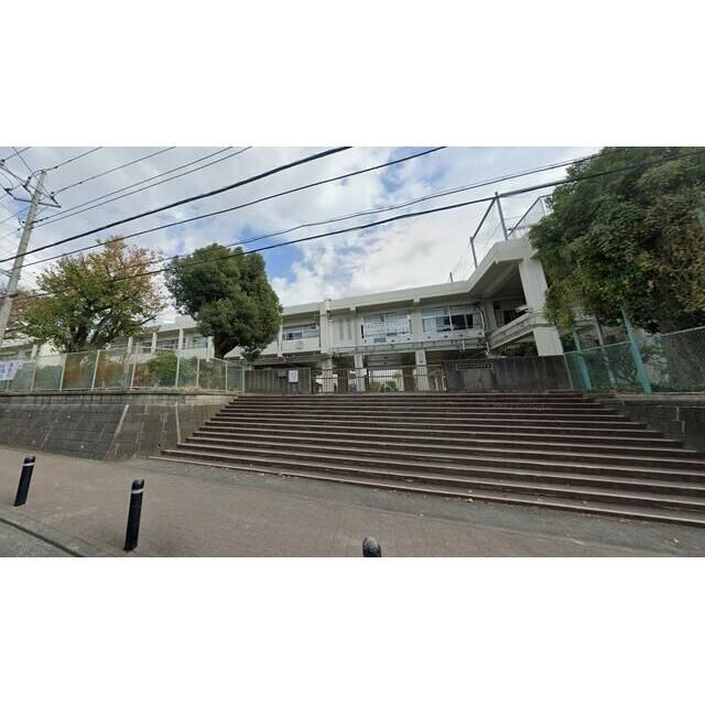 近くの横浜市立いずみ野中学校まで1,500m（徒歩19分）