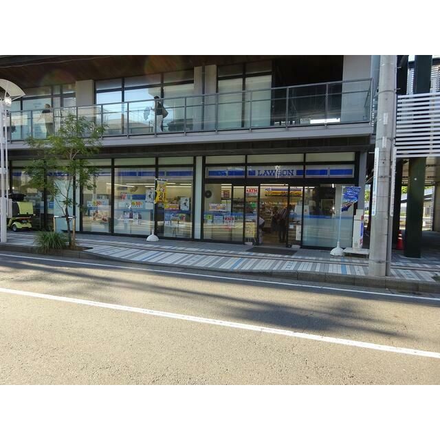 近くのローソンまで320m（徒歩4分）