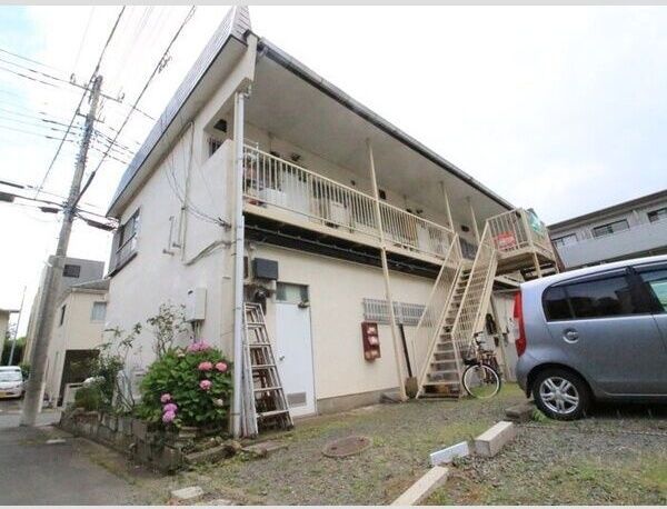 近くの座間立野台郵便局まで398m(徒歩5分)