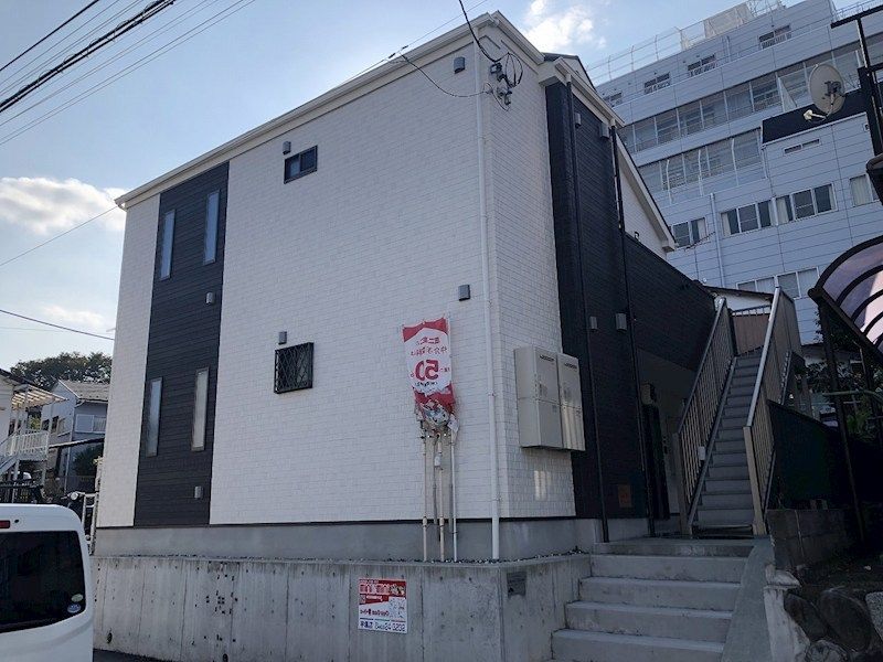 近くの横浜銀行東海大学駅前支店まで309m（徒歩4分）