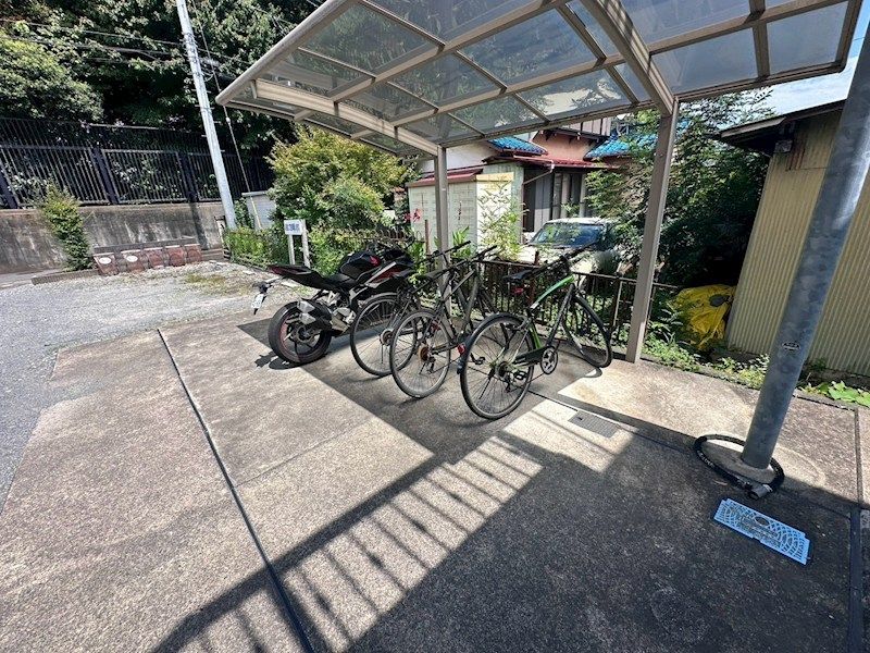 近くの華仙まで1,103m(徒歩14分)