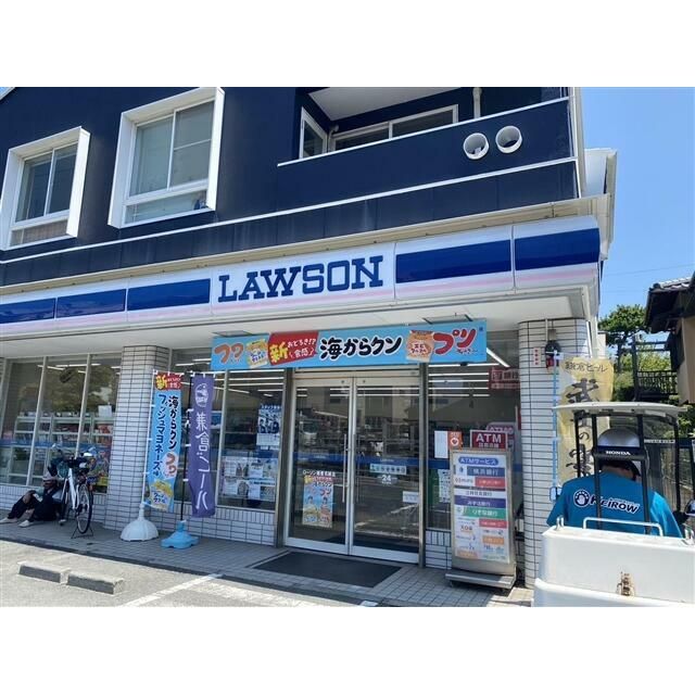 近くのローソン鎌倉名越店まで394m（徒歩5分）