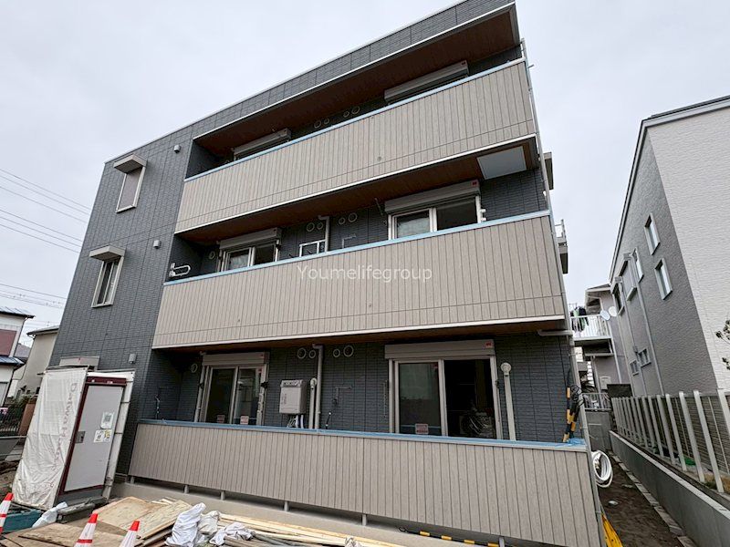 近くのファミリーマート 茅ヶ崎サザン通り店まで297m（徒歩4分）