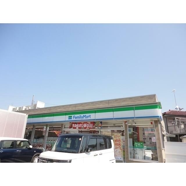 近くのファミリーマートまで85m(徒歩2分)