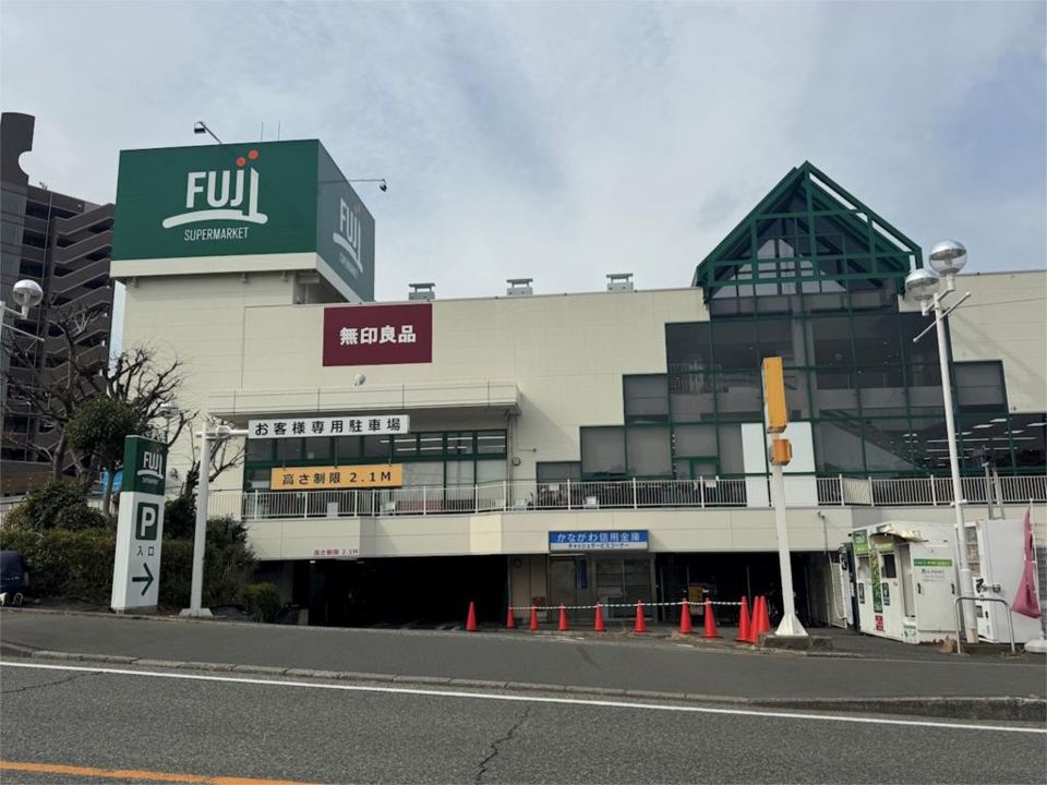 近くの富士シティオまで77m（徒歩1分）