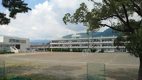 近くの松田町立松田中学校まで140m（徒歩2分）