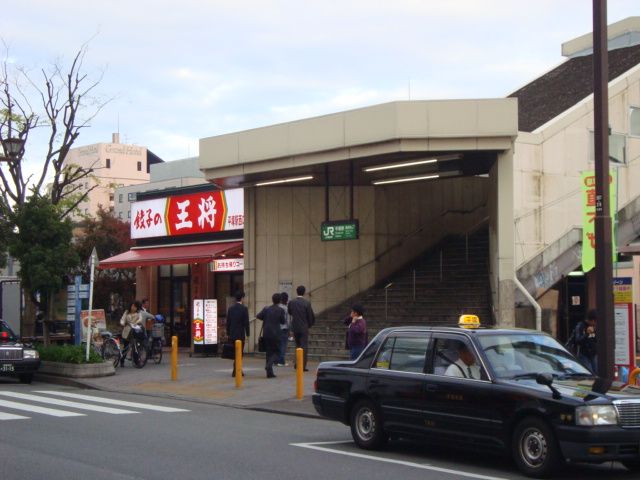 近くの駅西口まで612m（徒歩8分）