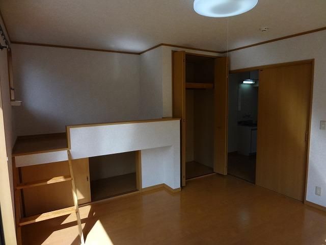 近くのセブンイレブン 秦野鶴巻南2丁目店まで403m（徒歩6分）